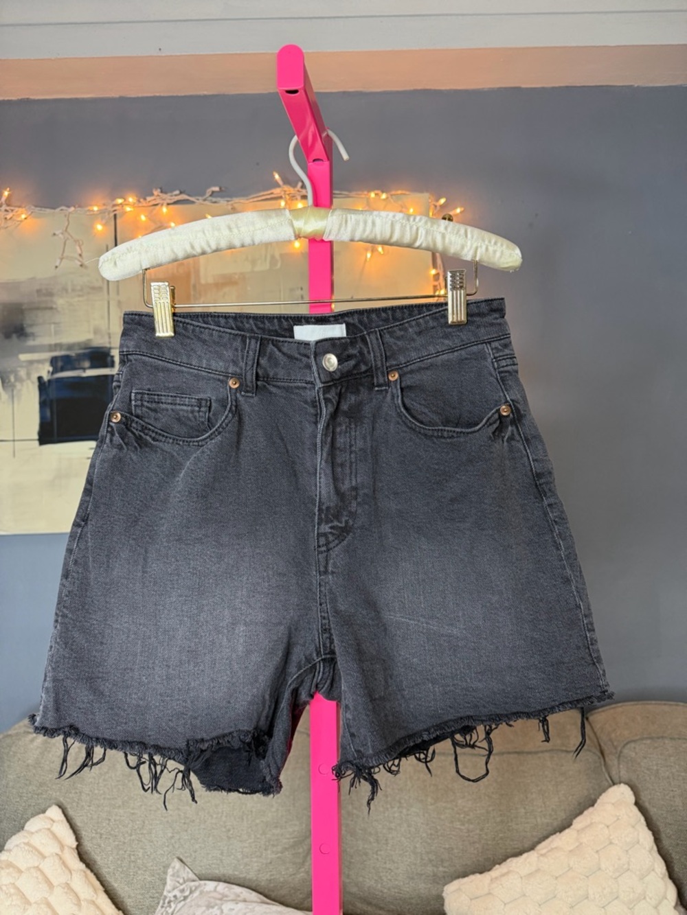 H&M Black High Waisted Denim Cutoff Shorts Raw Hem Size 6 💛